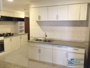 Condo for rent in Sukhumvit 55, 3 bedrooms and 1 maid room, 275 sqm.