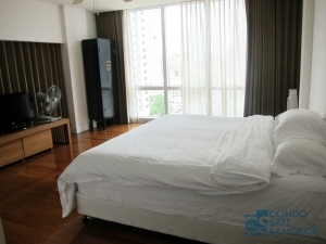 Luxury condo for rent Le Raffine at Sukhumvit 31, Duplex room, 3 bedrooms 345 sqm. Private Pool, Close to Prompong BTS.