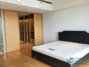 Condo for sale/rent at Sathon Tai, 3 bedrooms 192 sq.m. walk to Chong Nonsi BTS.