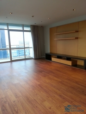 Luxury condo for rent/sale at Ploenchit, 4+1 bedroom 5 bedrooms 294 sq.m. Only 3 minutes walk to Ploenchit BTS.