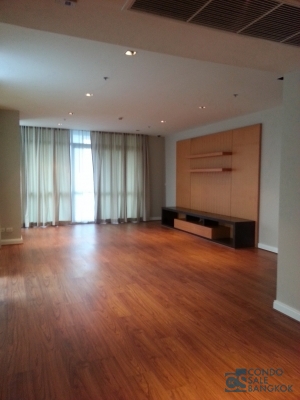 Luxury condo for rent/sale at Ploenchit, 4+1 bedroom 5 bedrooms 294 sq.m. Only 3 minutes walk to Ploenchit BTS.