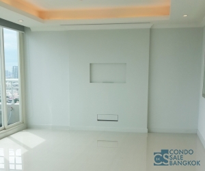 Penthouse Triplex for sale on the best view of Chaophraya River, 3 bedrooms 218.40 sqm.
