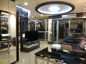 Condo for rent at Skywalk Sukhumvit, 1 bedroom 52 sq.m. Just a few steps to Phra Khanong BTS.