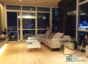 For rent fully furnished 2 bedroom 133 sq.m. at Athenee Residence walk to Ploenchit BTS.