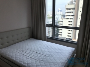 Condo at Sukhumvit 43, 1 bedroom with Fully Furnished Near Propmpong-Thonglor BTS.