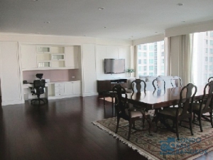 Condo for rent in Bangkok. 3 Bedrooms 4 Bathrooms 287 sq.m. Walk to BTS Chidlom.