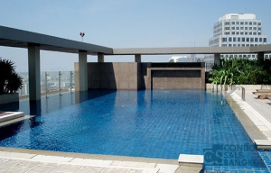 Luxury condo for Rent in Sukhumvit 16, 4 bedrooms 236 Sq.m. Very nice view (Corner unit). Walk to BTS Asoke.