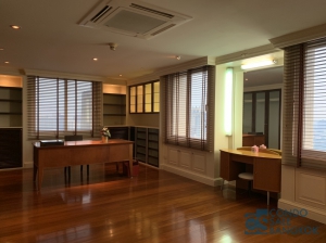 Condo for rent at Sukhumvit 21, Penthouse Best location 4 bedrooms 700 sq.m. just a few steps to Asoke BTS.