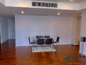 Condo for Rent in Sukhumvit 24, 2 Bedrooms 80 sq.m. Walk to BTS Prompong.