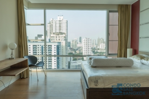 Condo for rent at Sukhumvit Road, 3 bedrooms 132 sqm. walk to BTS Thonglor - Ekamai.