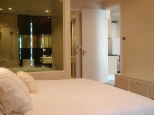 The Address Chidlom. Condo for sale in Bangkok Chidlom area. Fully furnished 1 bedroom 57 sq.m. Sell with tenant. Walk to BTS Chidlom.