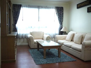 Low rise style Condo for rent in Bangkok Sukhumvit nice residetial area 71 sq.m. 2 bedrooms fully furnished. Close to Prompong BTS.