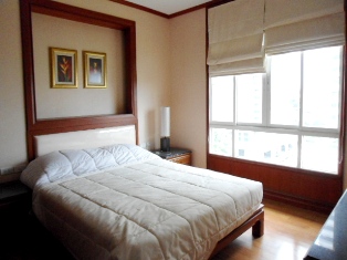 Condo for sale in nice residential area. Fully furnished 2 bedrooms spacious size 114.67 sq.m. at The Bangkok Sukhumvit 43. Easy access to Prompong BTS and Emporium shopping complex.