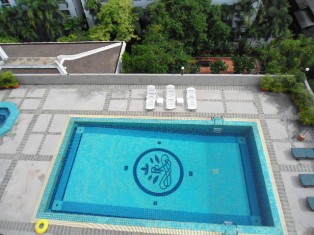 Spaciuos condo for sale in Sukhumvit 61. 3 bedrooms 3 bathrooms 265 sq.m. Nice view & Big balconies around. Can see different views from balconies. Unfurnished.