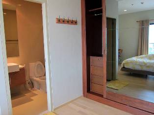 Condo for sale in Bangkok Sukhimvit. Just a few minutes walk to BTS. Fully furnished 1 bedroom size 47.86 sq.m. at Noble Reveal on Ekamai for sale.