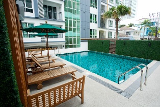 Brand new Condo for sale in Sukhumvit 16 with Lake view. Easy access to BTS & MRT 1 bedroom 40 sq.m. Tastefully furnished.