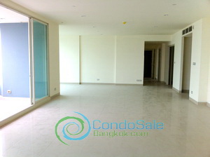 Riverside condo for sale in Bangkok with Panoramic riverview. Full facilities and nice compound 3 bedrooms 1 study room Unfurnished 242 sq.m.