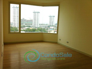 Riverside condo for sale in Bangkok with Panoramic riverview. Full facilities and nice compound 3 bedrooms 1 study room Unfurnished 242 sq.m.