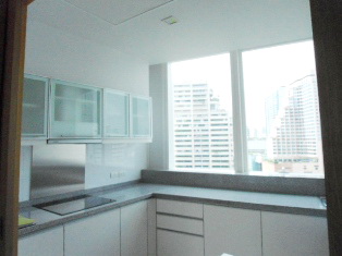 New Condo for sale in Sukhumvit. Very active area. Approx 145 sq.m. 3 bedrooms 3 bathrooms Unfurnished. Bright, Nice view & Good facilities.