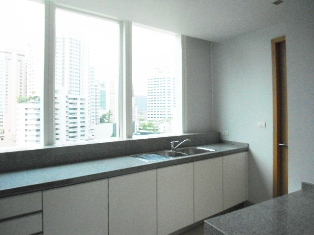 New Condo for sale in Sukhumvit. Very active area. Approx 145 sq.m. 3 bedrooms 3 bathrooms Unfurnished. Bright, Nice view & Good facilities.