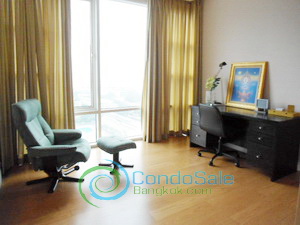 Condo for sale in Sukhumvit 170 sq.m. 3 bedrooms Nice decoration and Bright. Corner unit. Convenient location. Close to BTS.
