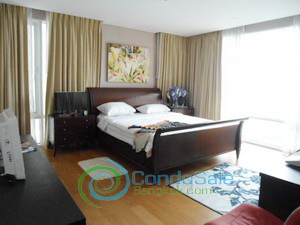 Condo for sale in Sukhumvit 170 sq.m. 3 bedrooms Nice decoration and Bright. Corner unit. Convenient location. Close to BTS.