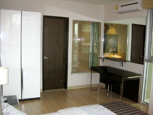 Condo for sale in Sukhumvit main road and near Prakanong BTS. 2 bedrooms with 1 bathroom approx 60 sq.m. fully furnished & high floor.