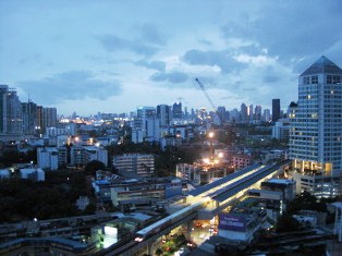 Condo for sale in Sukhumvit main road and near Prakanong BTS. 2 bedrooms with 1 bathroom approx 60 sq.m. fully furnished & high floor.