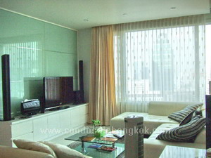 Luxurious condo for sale in Bangkok. 2 bedrooms 88.5 sq.m. Walk to Chidlom BTS