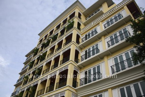 Brandnew luxurious condo in Yenarkard area. 3 bedrooms 276.05 sq.m. Fully fitted and furnished with premium quality materials. Comfortable and peaceful. Low desity only 22 units in compound.