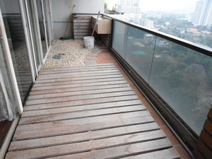 URGENT SALE!!! price 194 sq.m. duplex condo 2-3 bedrooms for sale in Bangkok Sukhumvit 31. Nice balcony and view! Peaceful area. Dogs are welcome! BEST PRICE 42K/sq.m.!!!