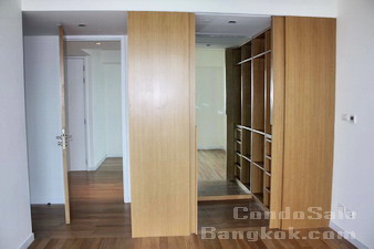 The Pano condo for sale Riverside in Bangkok Rama 3. Best layout, best unit, best price 133 sq.m. 2+1 bedrooms