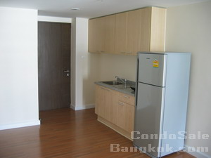 1 bedrooms for sale in Bangkok Sukhumvit 13. Trendy condo. Very good price. Fully furnished in new conditions. Spacious 64.5 sq.m. Very convenient location. Surrounding with shops, restuarants, department store, etc and in walking distance to BTS and MRT. Urgent sale! Cheapest guarantee!!!