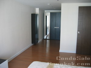 1 bedrooms for sale in Bangkok Sukhumvit 13. Trendy condo. Very good price. Fully furnished in new conditions. Spacious 64.5 sq.m. Very convenient location. Surrounding with shops, restuarants, department store, etc and in walking distance to BTS and MRT. Urgent sale! Cheapest guarantee!!!