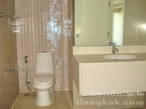 1 bedrooms for sale in Bangkok Sukhumvit 13. Trendy condo. Very good price. Fully furnished in new conditions. Spacious 64.5 sq.m. Very convenient location. Surrounding with shops, restuarants, department store, etc and in walking distance to BTS and MRT. Urgent sale! Cheapest guarantee!!!