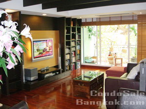 Condo for sale in Bangkok. Nicely fitted. Peaceful and greeery view. Spacious 2 bedrooms 2 bathrooms 145 sq.m. Easy access to expressway, supermarket, Sathorn, etc.