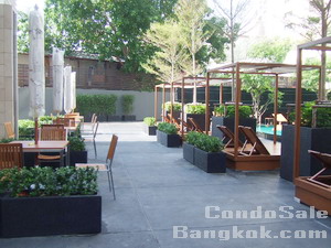 Located very high floor condo for sale in Bangkok Sukhumvit 24 The Emporio Place condo 1 bedroom 65 sq.m.