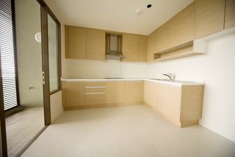 Bared-shell condo for sale in The Emporio condo in Sukhumvit 24. Duplex style 181 sq.m. Design your own style.