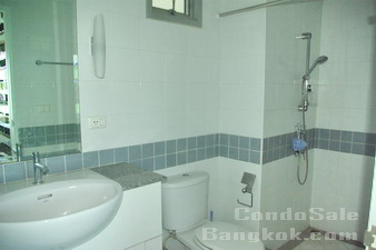 SUPER DEAL EVER !!! New condition Condo for sale in Bangkok Thonglor BTS. 1 bedroom 1 bathroom 50 sq.m. Good Value 8% yield.