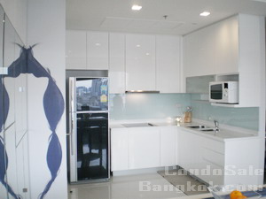 Condo for sale in Bangkok close to Lumpini MRT. Brand new 83 sq.m. 2 bedroom fully furnished. Nice view of the city