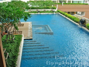 New condition low price but very high floor! Condo sale in Bangkok Sathorn 66.5 sq.m. 1 bedroom fully furnished. Sale with tenant.