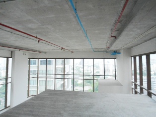 Brandnew Bared Shell high floor 181 sq.m. with mezzanine. 5.5 metre floor to ceiling height. Very good location in Prime Sukhumvit area.