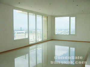 Brandnew Super high floor Premium quality Empire place for sale condo in Sathorn. Spectacular view of Chaopraya River and City 3 bedrooms 193 sq.m. Fully fitted