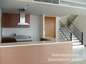 Brandnew Penthouse Duplex condo for sale in Bangkok Sathorn 322.64 sq.m. 4 bedrooms 1 study plus family area on Mezzanine Very bright & Stunt river view on Super high floor. Double Volume living area.