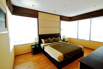 Tasetefully furnished brandnew condo for sale in Emporio Place Sukhumvit 24 Bangkok. 108 sq.m. 2 bedrooms.