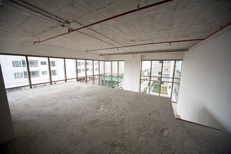 Duplex Bared Shell Brandnew condo for sale in Sukhumvit 24 The Emporio Place Loft style and ceiling height 6 metres.