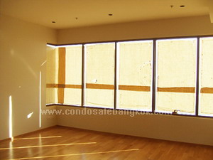 The Emporio Place, one bedroom unfurnished for sale on Sukhumvit 24, near Emporium, size: 65 sq.m., High floor. Must see.