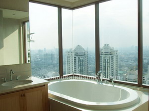 The Emporio Place, one bedroom unfurnished for sale on Sukhumvit 24, near Emporium, size: 65 sq.m., High floor. Must see.