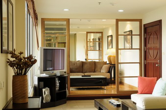 River Heaven condo for sale in Bangkok. Nice decoration 104 sq.m. Big 1 bedrooms 2 bathrooms 1 living room Fully furnished.