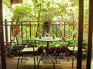 Exclusive house in compound for sale in heart of Sukhumvit Bangkok 800 sq.m. 4 bedrooms Fully furnished. East and west style with European furniture in new conditions.